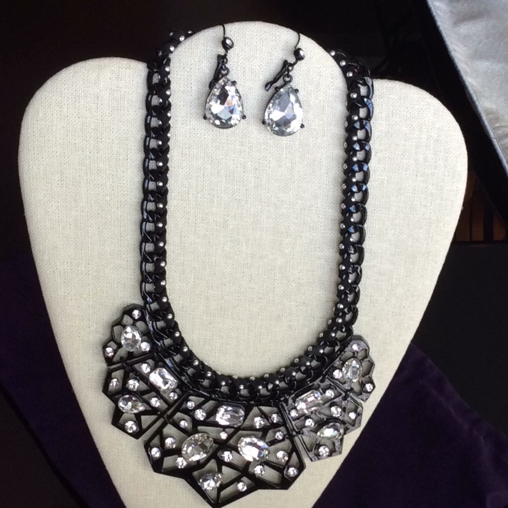 Jardín Set of necklace black with inlaid stones